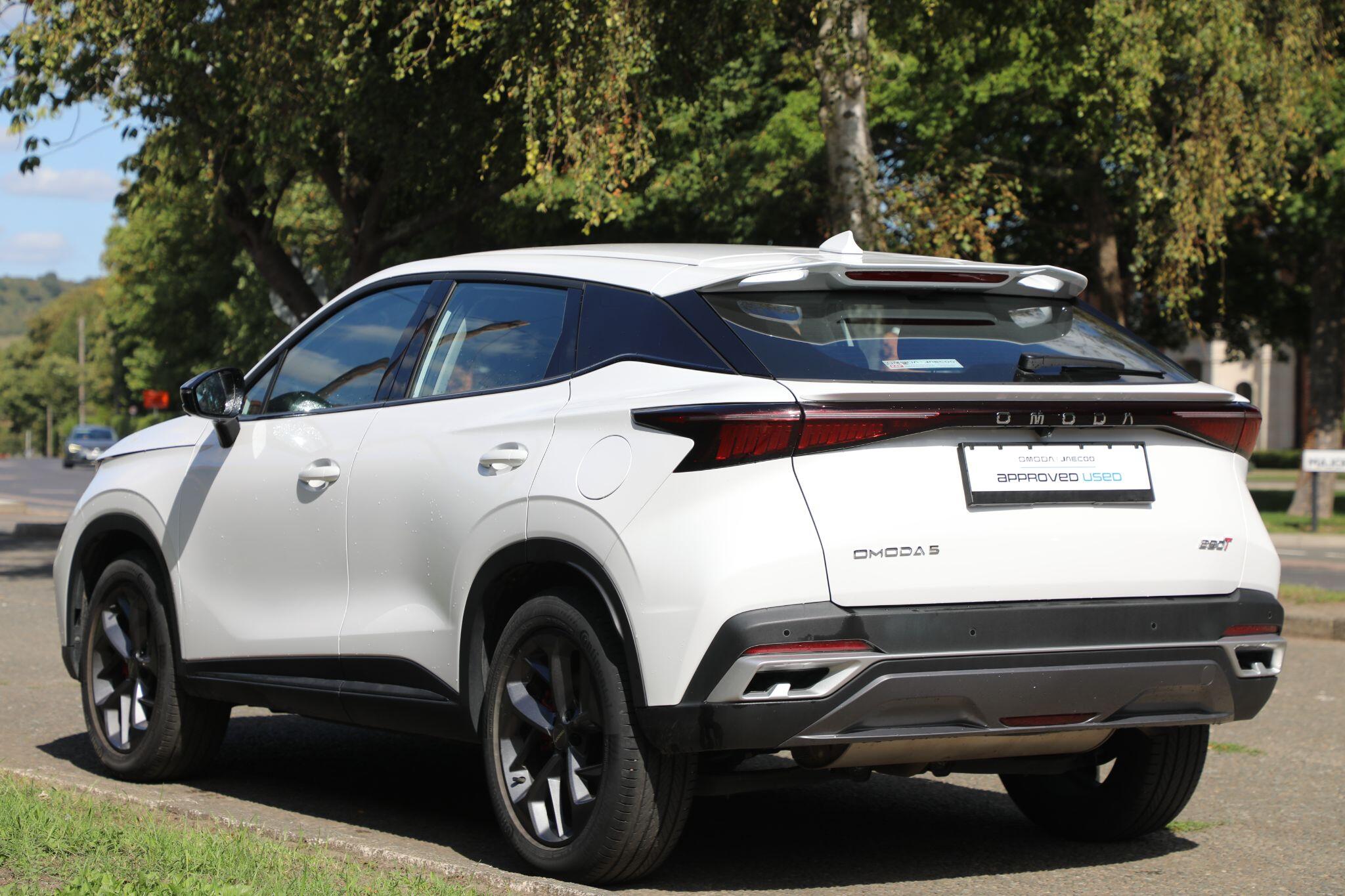 Large vehicle image